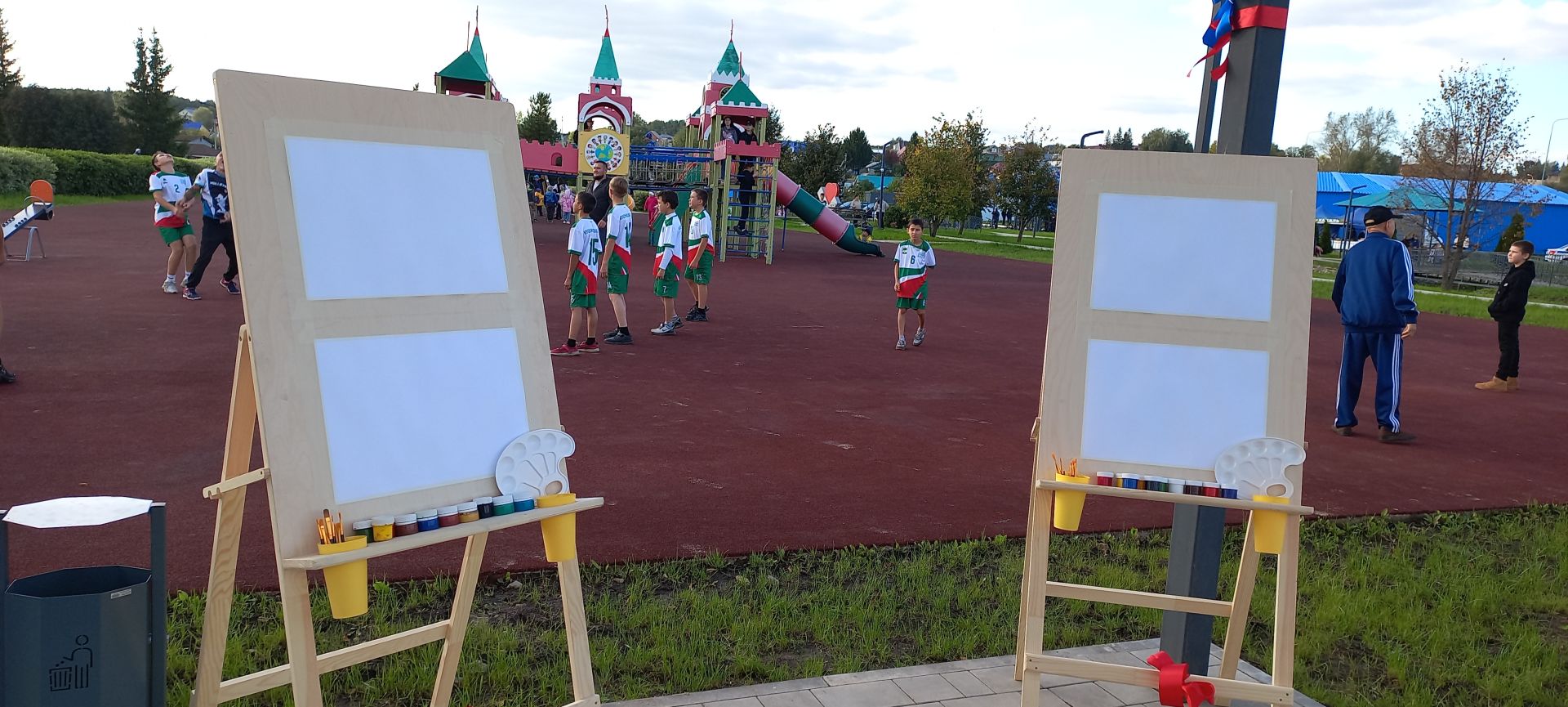 В обновленном парке Больших Кайбиц прошел фестиваль труда и доблести