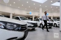 «АвтоВАЗ» начал продавать автомобили Lada по заводской цене