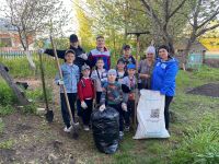 Тимуровцы из Кайбицкого муниципального района помогли бабушке убрать двор