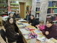В Большетябердинской сельской библиотеке методист Инна Драндрова организовала мероприятие для семей