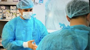 Глава Минздрава РТ провел в Лисичанске три хирургические операции