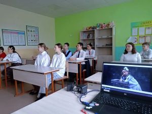 О великих достижениях страны: в Кушманской школе прошли очередные «Разговоры о важном»