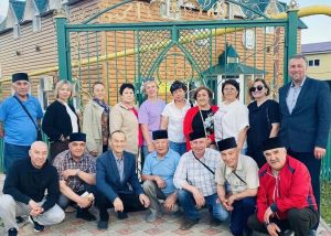 На этот раз в Кайбицкий район приехала делегация из села Киндер Тюменской области