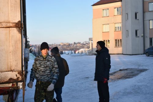 Из Кайбиц в зону СВО отправили автомобиль «Нива» и гуманитарную помощь