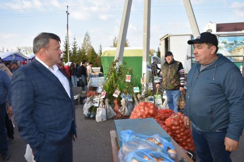 В Больших Кайбицах прошла сельскохозяйственная ярмарка, посвященная Международному дню пожилых людей