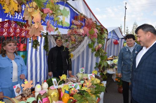 В Больших Кайбицах прошла сельскохозяйственная ярмарка, посвященная Международному дню пожилых людей