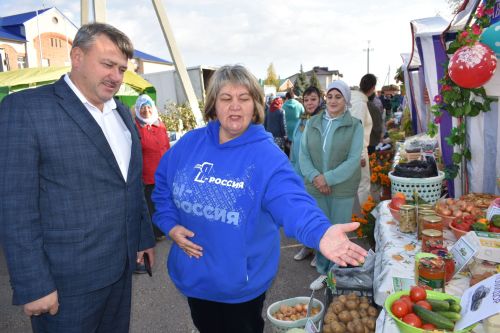 В Больших Кайбицах прошла сельскохозяйственная ярмарка, посвященная Международному дню пожилых людей