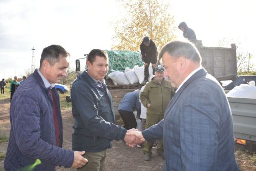 В Больших Кайбицах прошла сельскохозяйственная ярмарка, посвященная Международному дню пожилых людей