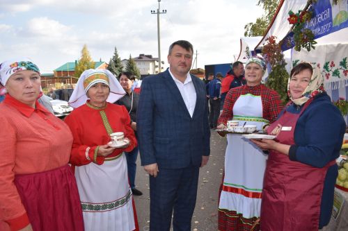 В Больших Кайбицах прошла сельскохозяйственная ярмарка, посвященная Международному дню пожилых людей