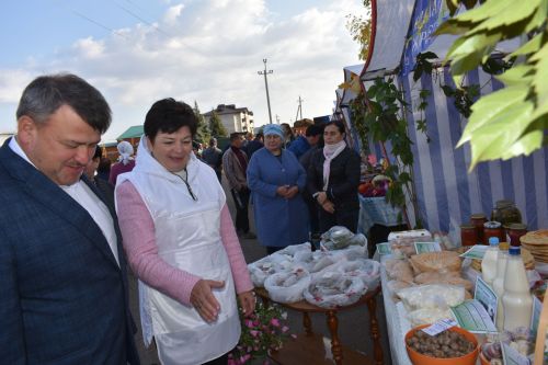 В Больших Кайбицах прошла сельскохозяйственная ярмарка, посвященная Международному дню пожилых людей