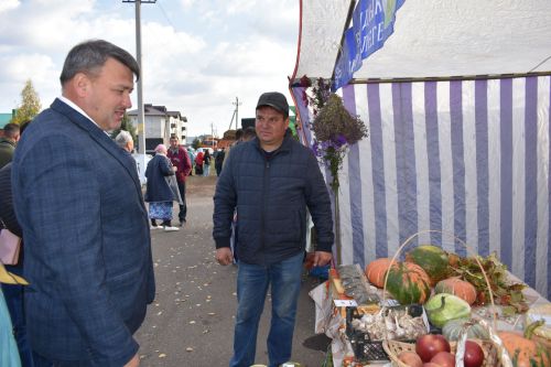 В Больших Кайбицах прошла сельскохозяйственная ярмарка, посвященная Международному дню пожилых людей
