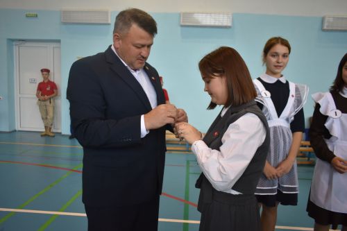 Для кайбицких школьников состоялась церемония посвящения в ряды «Движения первых»