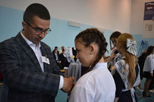 Для кайбицких школьников состоялась церемония посвящения в ряды «Движения первых»