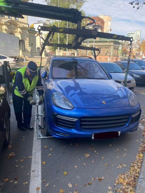 Жительница Казани лишилась Porsche Cayenne из-за неоплаченных штрафов