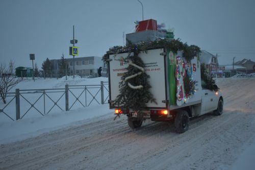 В Кайбицах под волшебный снегопад состоялось открытие главной елки района