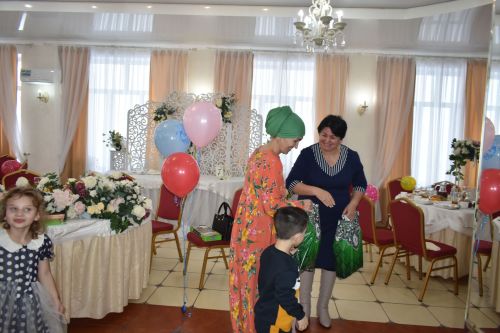 Кайбычта инвалид балаларны аналары белән бергә кунак иттеләр