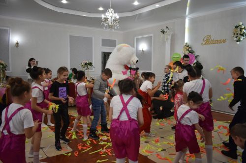 Кайбычта инвалид балаларны аналары белән бергә кунак иттеләр