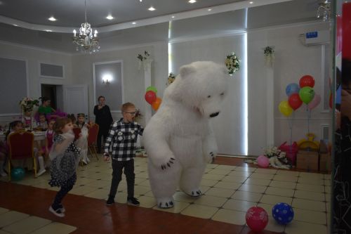 Кайбычта инвалид балаларны аналары белән бергә кунак иттеләр