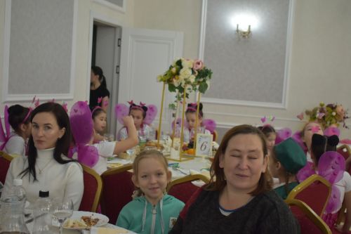 Кайбычта инвалид балаларны аналары белән бергә кунак иттеләр