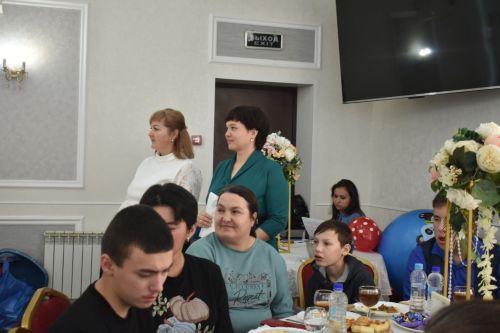 Кайбычта инвалид балаларны аналары белән бергә кунак иттеләр