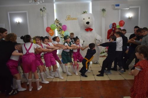 Кайбычта инвалид балаларны аналары белән бергә кунак иттеләр