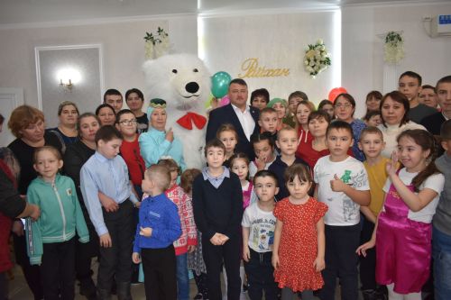 Кайбычта инвалид балаларны аналары белән бергә кунак иттеләр