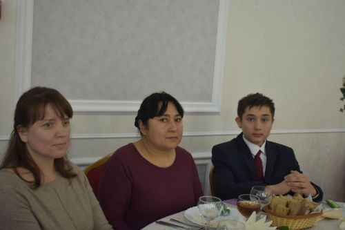 Кайбычта инвалид балаларны аналары белән бергә кунак иттеләр