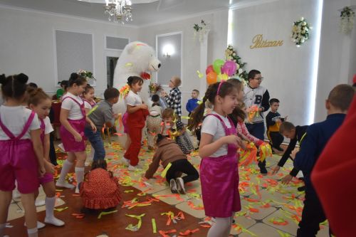 Кайбычта инвалид балаларны аналары белән бергә кунак иттеләр