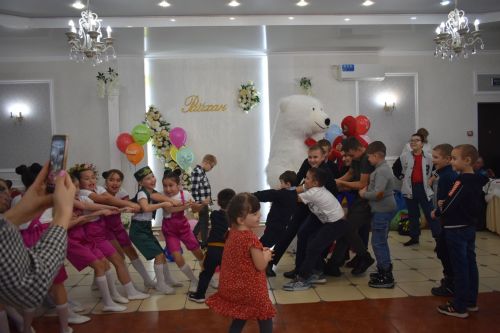 Кайбычта инвалид балаларны аналары белән бергә кунак иттеләр