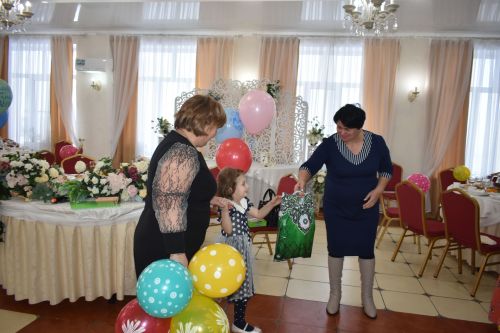 Кайбычта инвалид балаларны аналары белән бергә кунак иттеләр