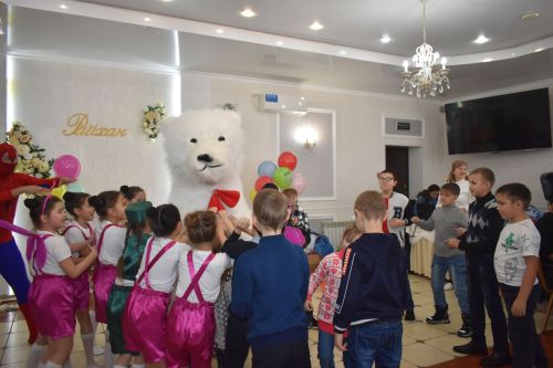 Кайбычта инвалид балаларны аналары белән бергә кунак иттеләр