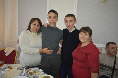 Кайбычта инвалид балаларны аналары белән бергә кунак иттеләр