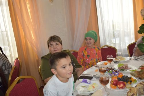 Кайбычта инвалид балаларны аналары белән бергә кунак иттеләр