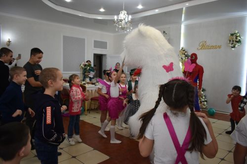 Кайбычта инвалид балаларны аналары белән бергә кунак иттеләр