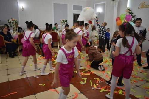 Кайбычта инвалид балаларны аналары белән бергә кунак иттеләр
