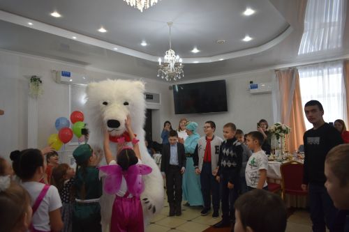 Кайбычта инвалид балаларны аналары белән бергә кунак иттеләр