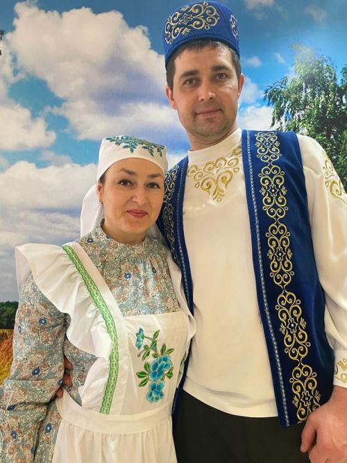 Олы Кайбычта яшәүче Гарәфетдиновлар гаиләсе - «Тарихта без эзлебез» дип исемләнгән шәҗәрәләр фестиваленең зона туры җиңүчесе