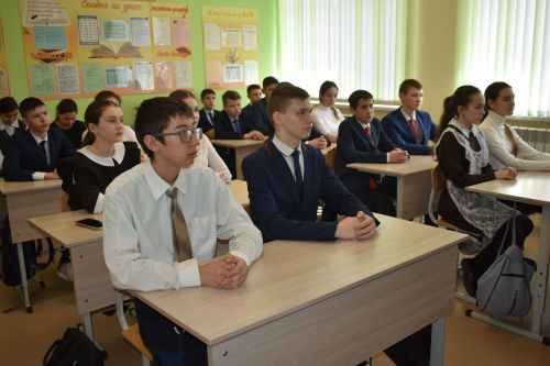 Кошман мәктәбендә махсус хәрби операциядән кыска вакытлы ялга кайткан солдат белән очрашу узды