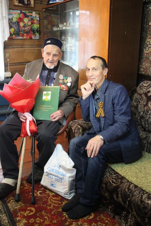 В Кайбицком районе 102-летнему ветерану войны жены мобилизованных подарили телевизор и дистанционные наушники