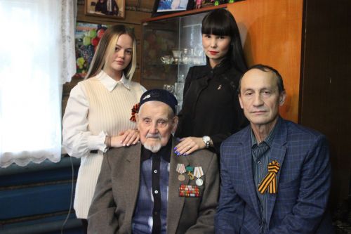 В Кайбицком районе 102-летнему ветерану войны жены мобилизованных подарили телевизор и дистанционные наушники