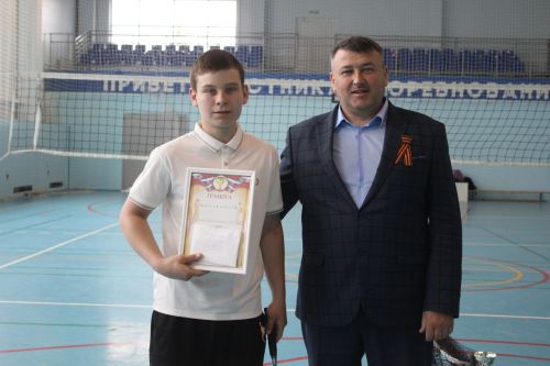 Бадминтонисты Федоровской школы завоевали переходящий кубок главы района