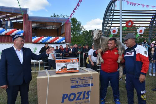 Мәйданнарда сынала батыр егетләр көче