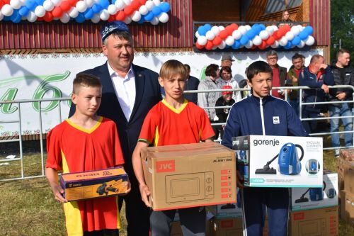 Мәйданнарда сынала батыр егетләр көче