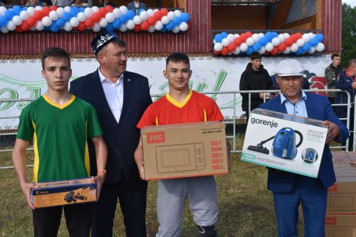 Мәйданнарда сынала батыр егетләр көче