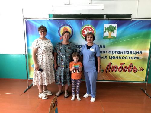 ТРОО «Центр поддержки семейных ценностей» реализовал проект «Семья- территория добра и любви » в Маломеминской школе