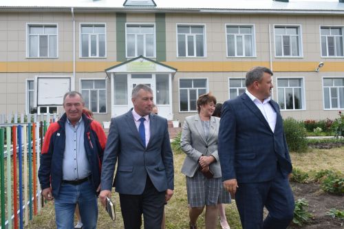 Кайбыч районы башлыгы мәктәпләр белән танышуын дәвам итә