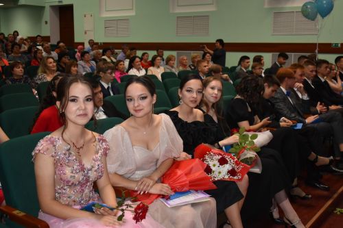 Олы Кайбыч мәктәбендә чыгарылыш кичәсе узды