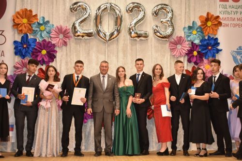 Олы Кайбыч мәктәбендә чыгарылыш кичәсе узды