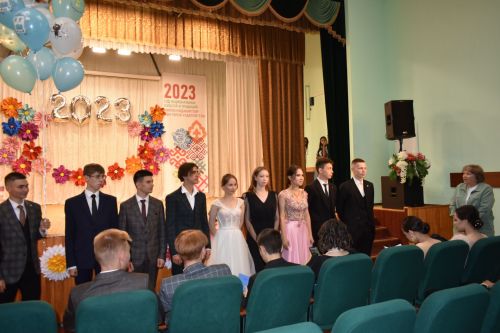 Олы Кайбыч мәктәбендә чыгарылыш кичәсе узды