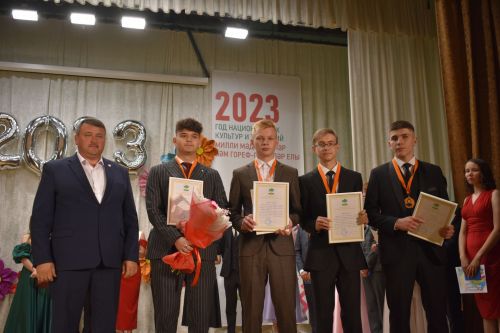 Олы Кайбыч мәктәбендә чыгарылыш кичәсе узды